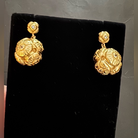 Elizabeth & James Gold Earrings - Picture 3 of 5